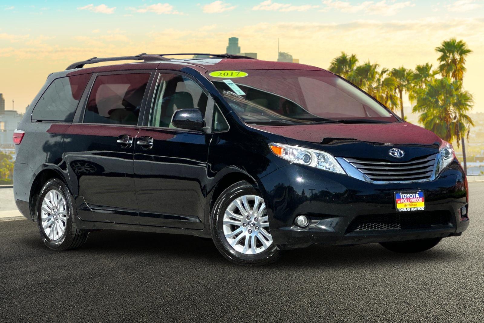 2017 Toyota Sienna XLE Premium 4D Passenger Van